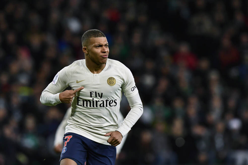 西媒：维尼修斯认为自己未获得尊重，正认真考虑离队的可能性